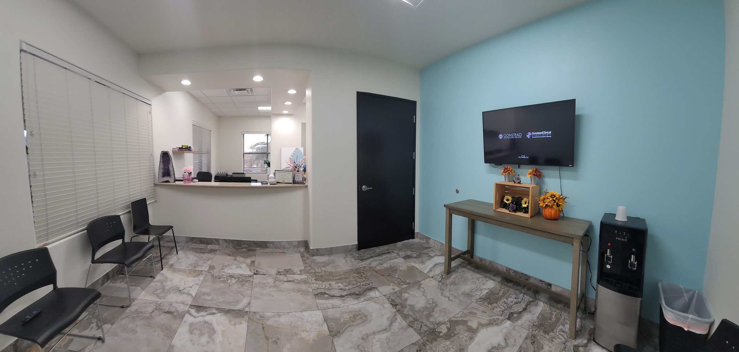 Waiting room and front desk at Evergrowth Chiropractic in Las Vegas